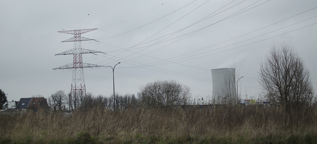 Un paysage avec centrale électrique