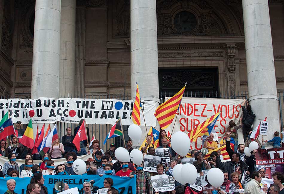 Marches de la bourse occupée par manifestants