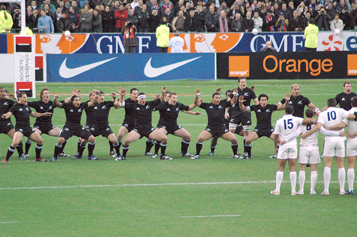 Rugby : le haka néo-zélandais face à l'équipe de France