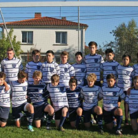 photo d'une équipe de rugby devant les poteaux d'en-but