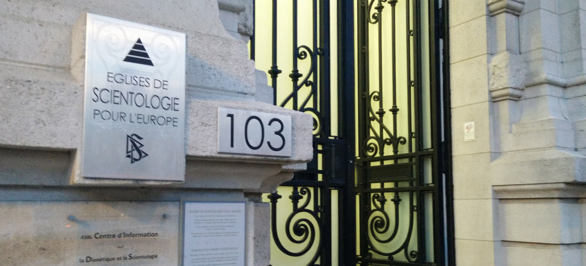 Porte d'entrée de l'église de scientologie de Bruxelles