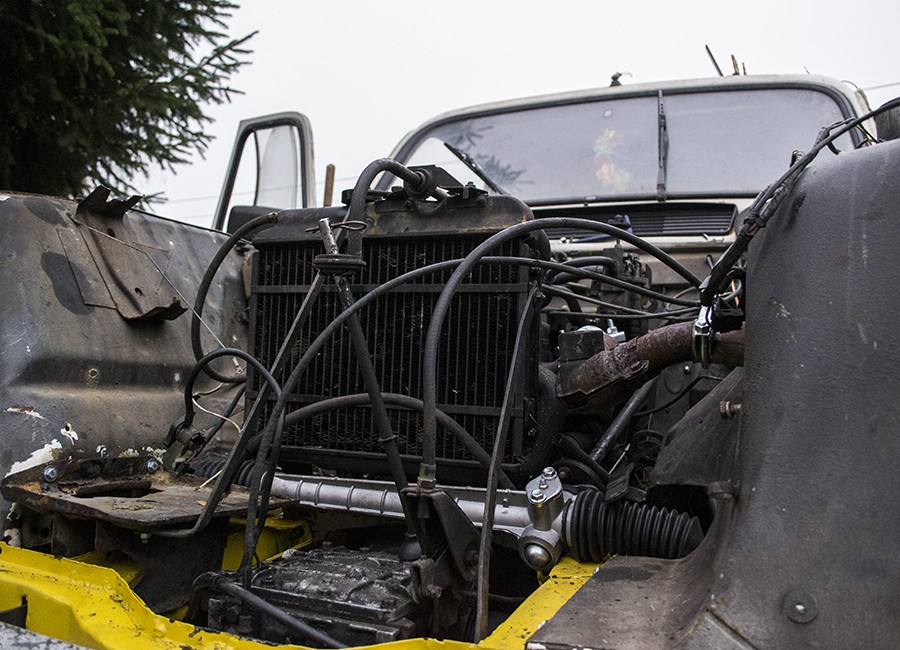 Vue rapprochée du moteur d'une Renault 4L