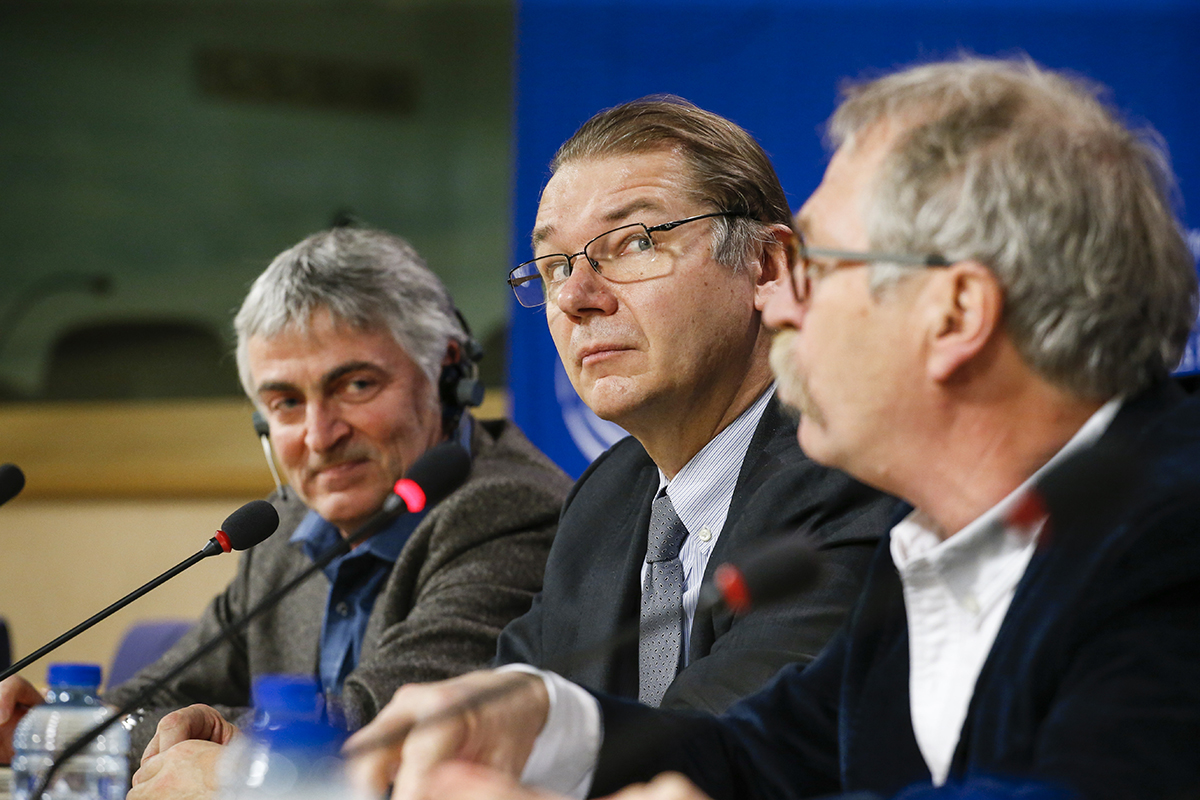 Les députés écologistes Martin Hausling, Philippe Lamberts et José Bové