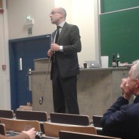 Fabrizio Bucella en train de présenter une conférence sur le processus de brassage de la bière