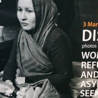 Affiche de l'exposition Displaced