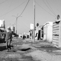 Jeune femme dans un camp de réfugié