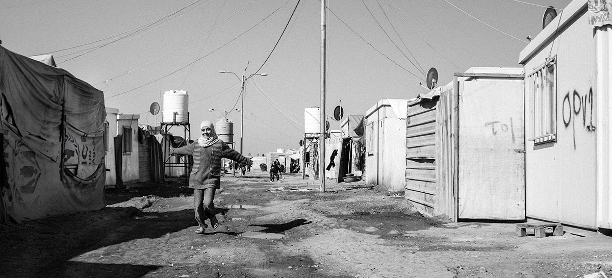 Jeune femme dans un camp de réfugié