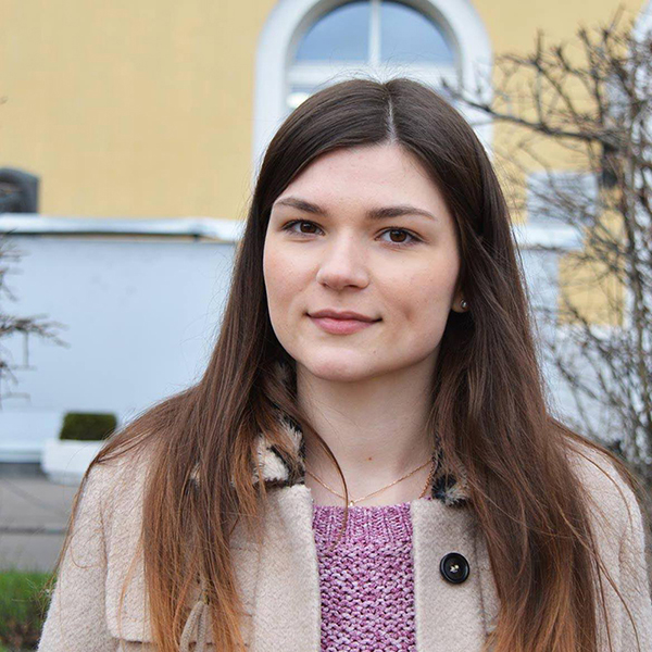 Natasha, étudiante à l'Université d'État de Moscou