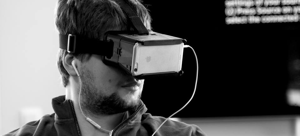 Pour vivre la réalité virtuelle, un simple cardboard pour déposer son smartphone et il n'y a plsu qu'à s'installer !