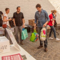 Un marché bio de vente directe entre producteurs et consommateurs à Bruxelles