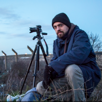 Frederik Subei, réalisateur de "Transit Zone". Ce réalisateur est parti 3 mois dans la "jungle" de Calais pour y décrire le sort des réfugiés arrivés en France.