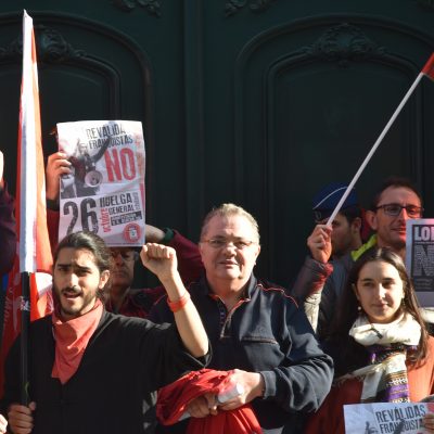 Des manifestants protestent contre les "revalidas", examens visant à définir les étudiants ayant le droit de postuler dans certaines universités.