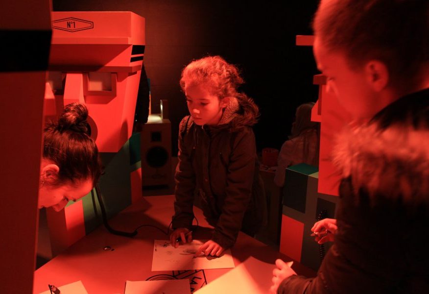 Les enfants se régalent face aux activités organisées pour eux dans le cadre du KIKK Festival