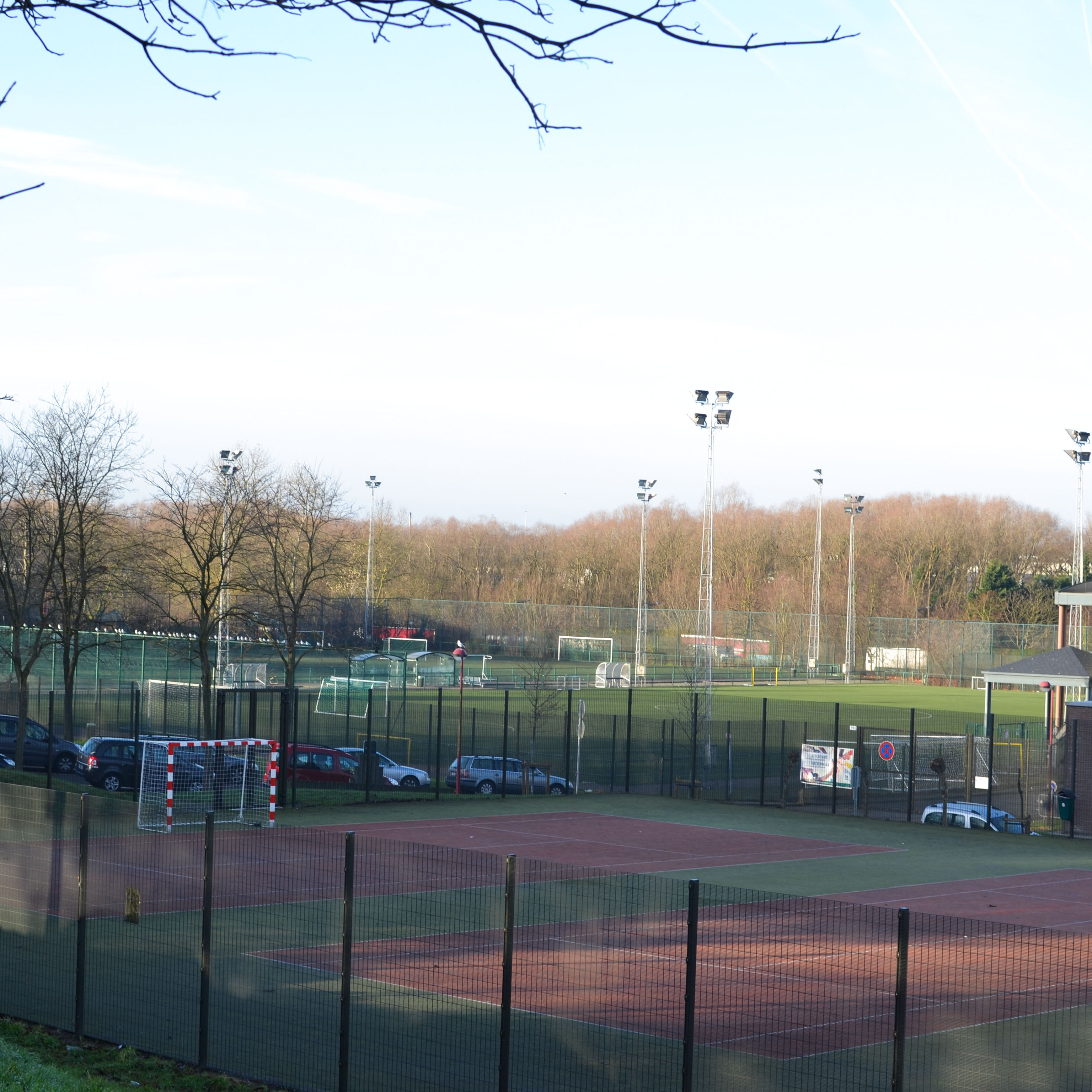 terrain de tennis et de foot à Berchem