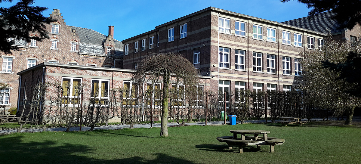 bâtiment des classes au collège à Hannut