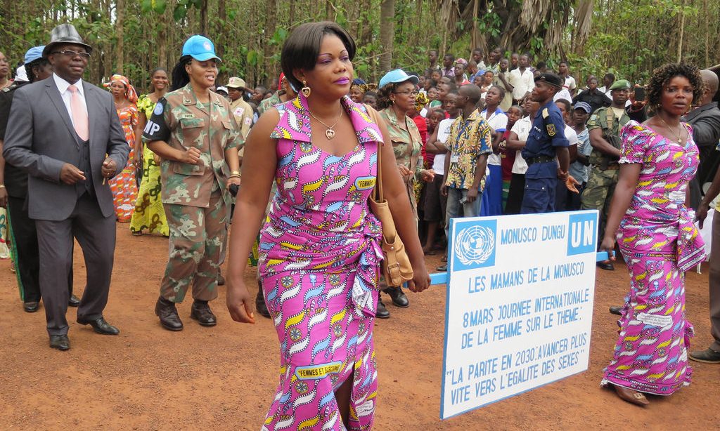 Femmes qui défilent à l'occasion du 8 Mars au Dungu, province de la RD Congo