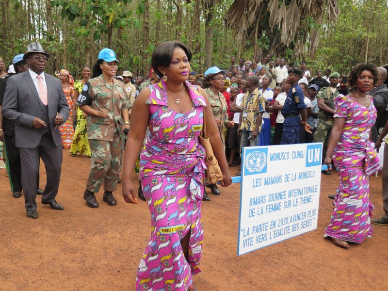 Femmes qui défilent à l'occasion du 8 Mars au Dungu, province de la RD Congo