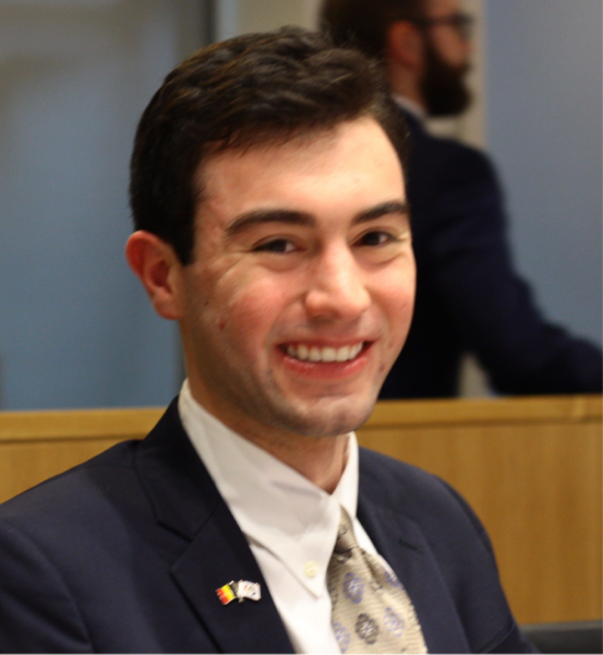 Bennett Anderson, Louisien, dans l'hémicycle du Parlement de la Fédération Wallonie-Bruxelles à l'occasion de la 21 édition du Parlement jeunesse