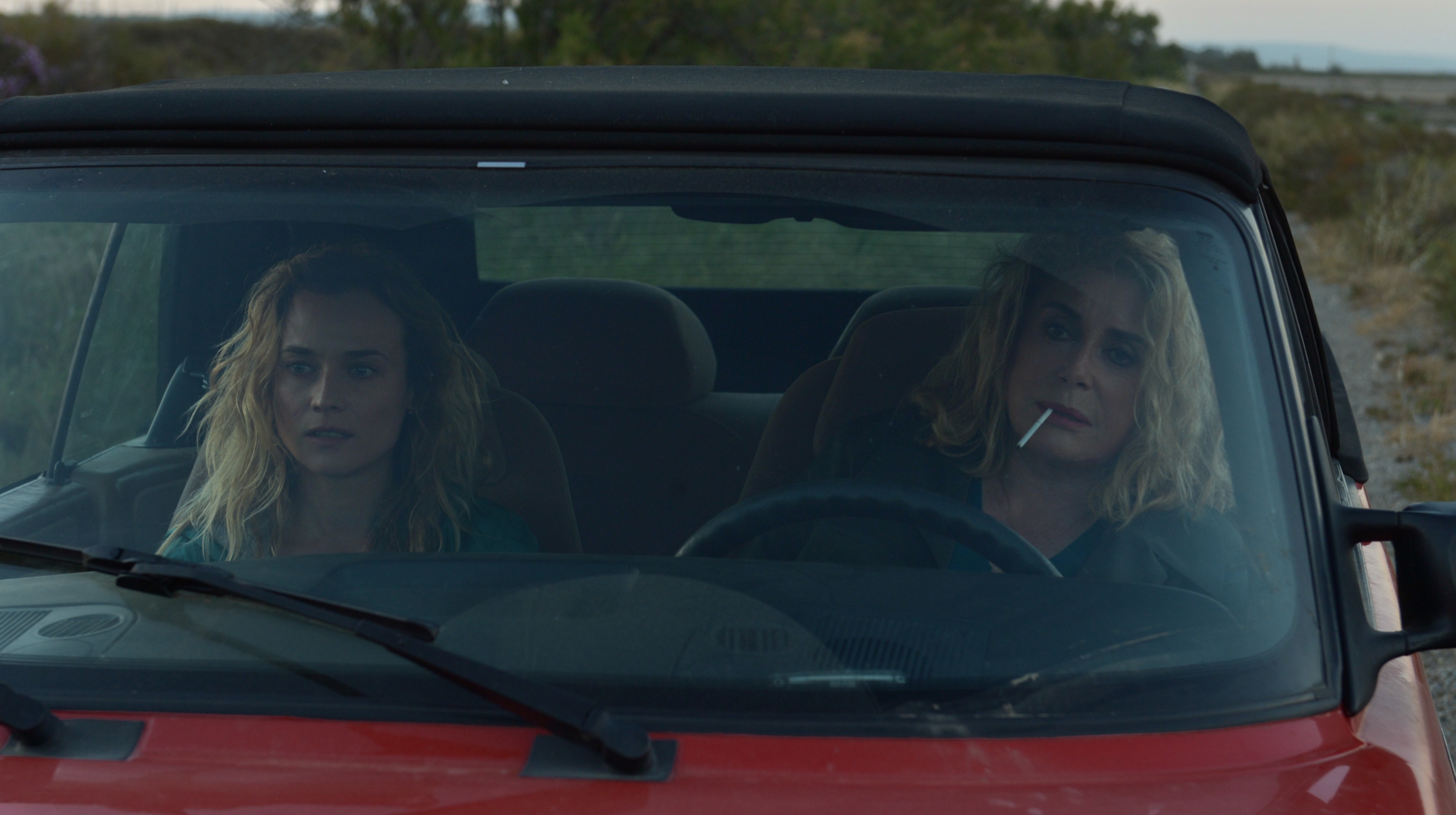 Diane Kruger et Catherine Deneuve dans une voiture