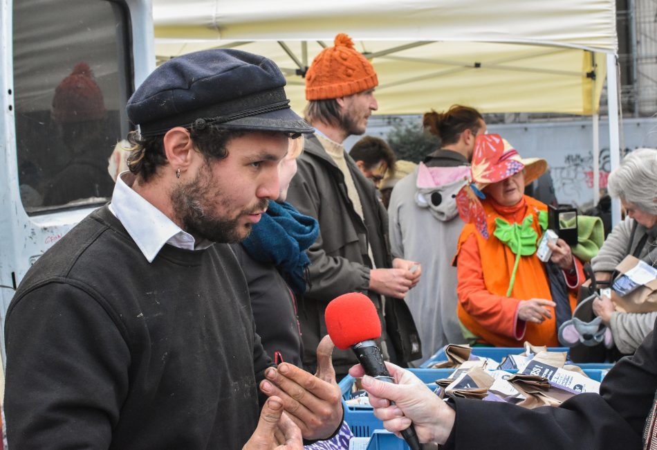 La ferme de Groentelaar vend des pommes de terre pour financer les frais d'avocat de l'EZLN.