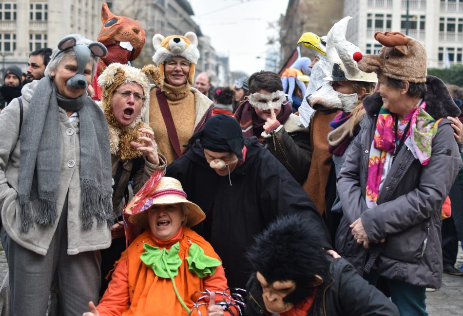 Photo de famille pour les proches d'un prévenu.