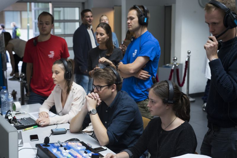 Les étudiants en régie pour l'émission de la NDM