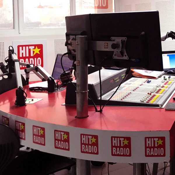 Dans les studios de Hit Radio, la radio marocaine 100% hits.