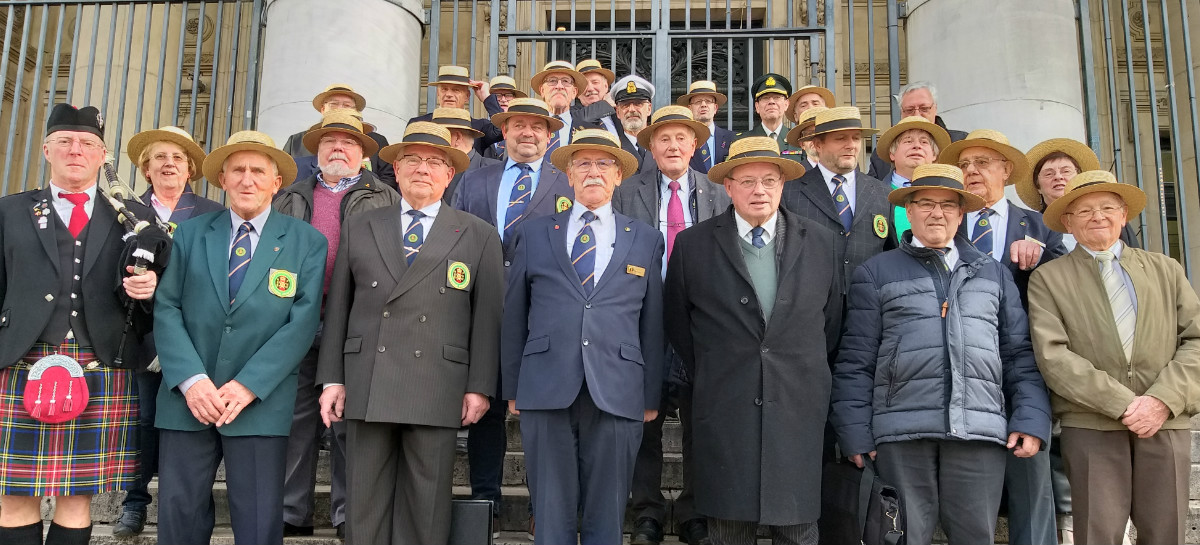photo de groupe de la Fédération Nationale des Combattants de Belgique lors de la première célébration des 100 ans de l'organisation