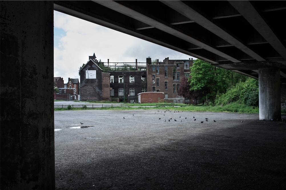 Sous un pont de Charleroi