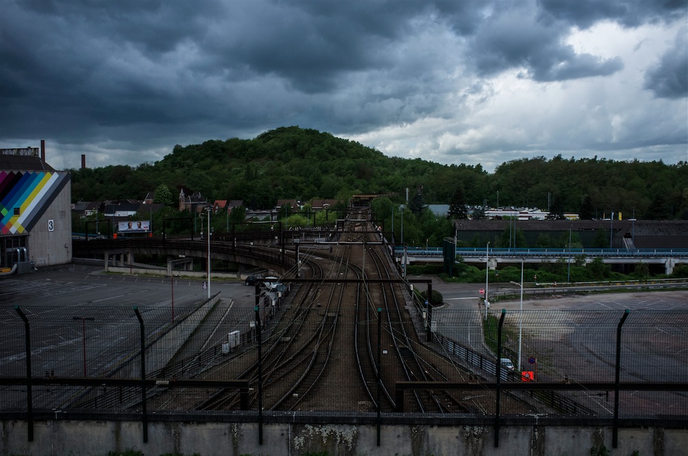 Vue à partir d'un terril sur les rails de train