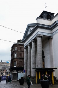 vue de l'église depuis la rue. 