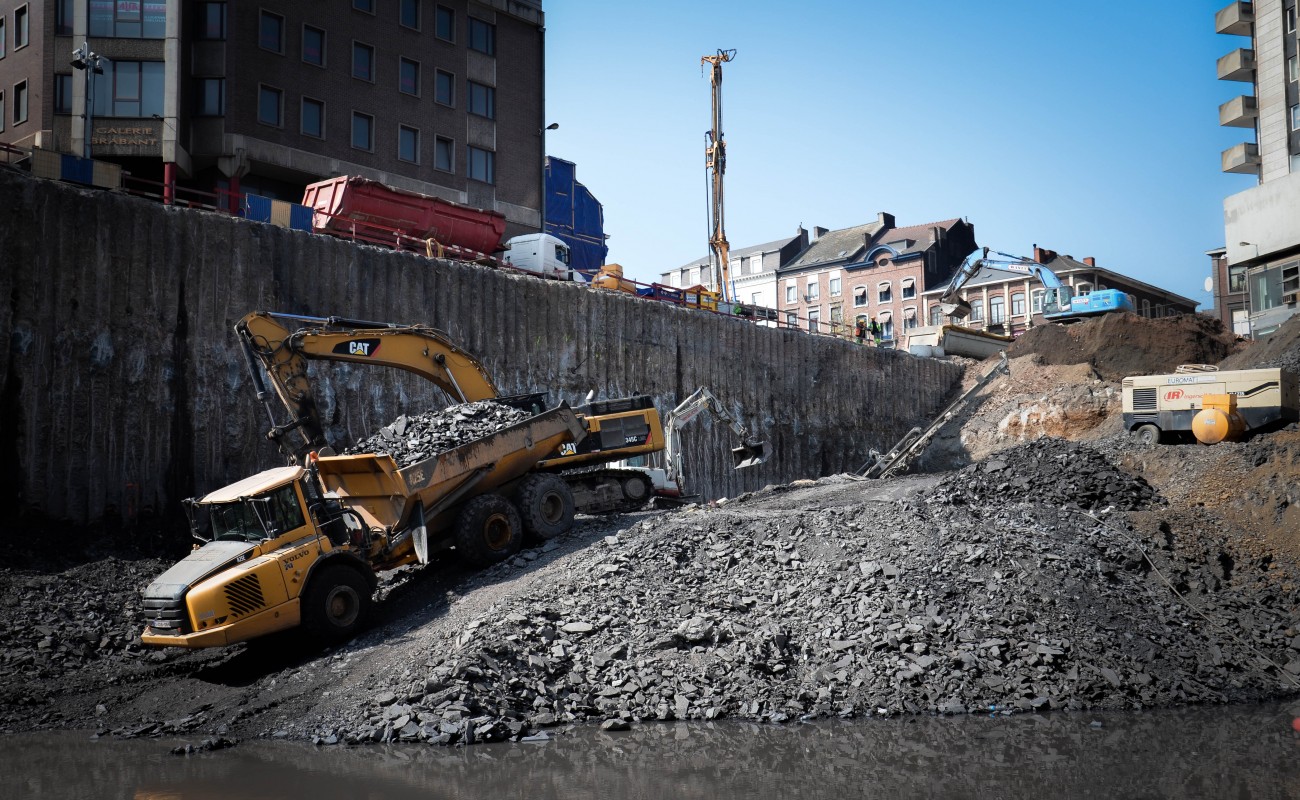 Le chantier de Rive Gauche et ses fondations qui soutiendront le parking de deux étages situé en dessous du futur centre commercial.