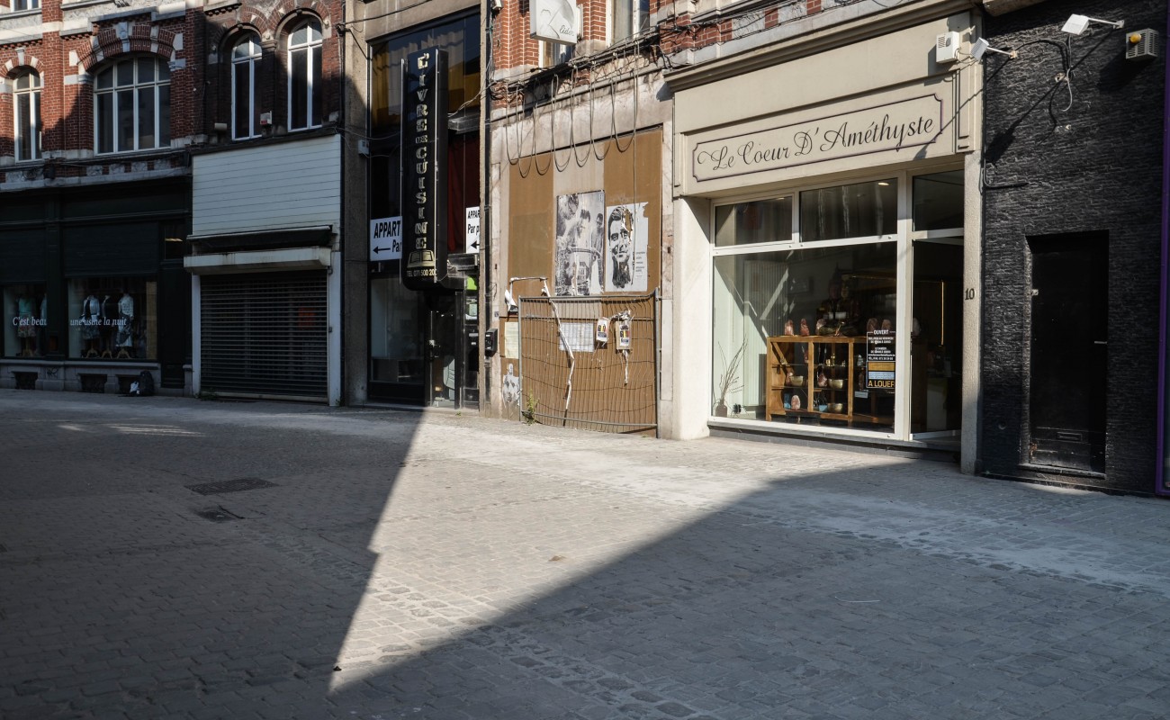 Magasins fermés suite aux travaux, rue du Collège, près du Passage de la Bourse