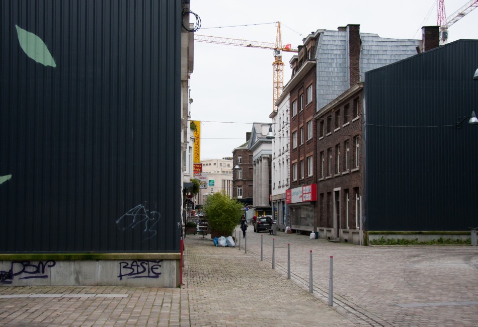 Rue qui mène à l'église Saint-Antoine de Padoue  