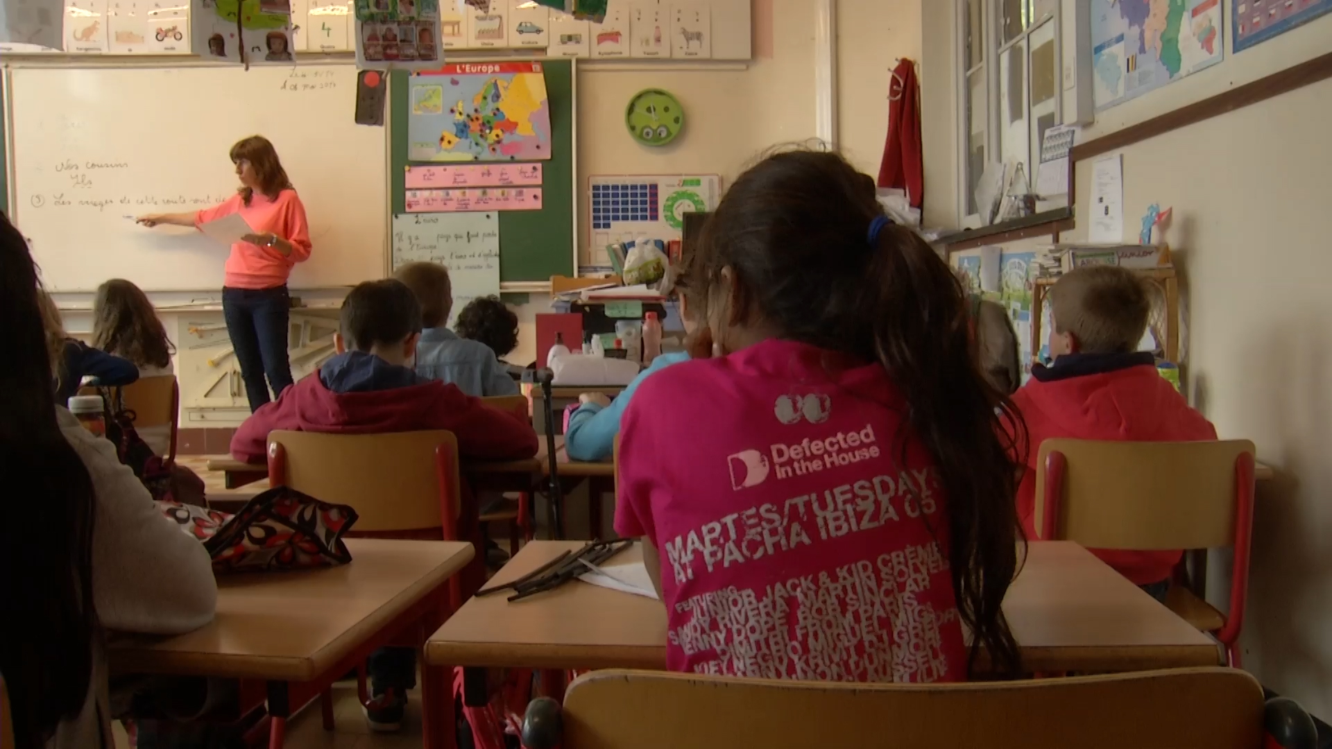 Des enfants roms sont intégrés au cours de français