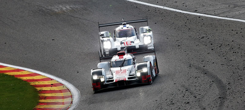 Audi et Porsche se suivent durant la course