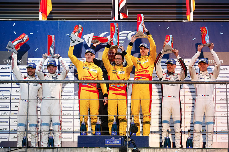 Les 9 pilotes de la catégorie GT Pro montent sur le podium